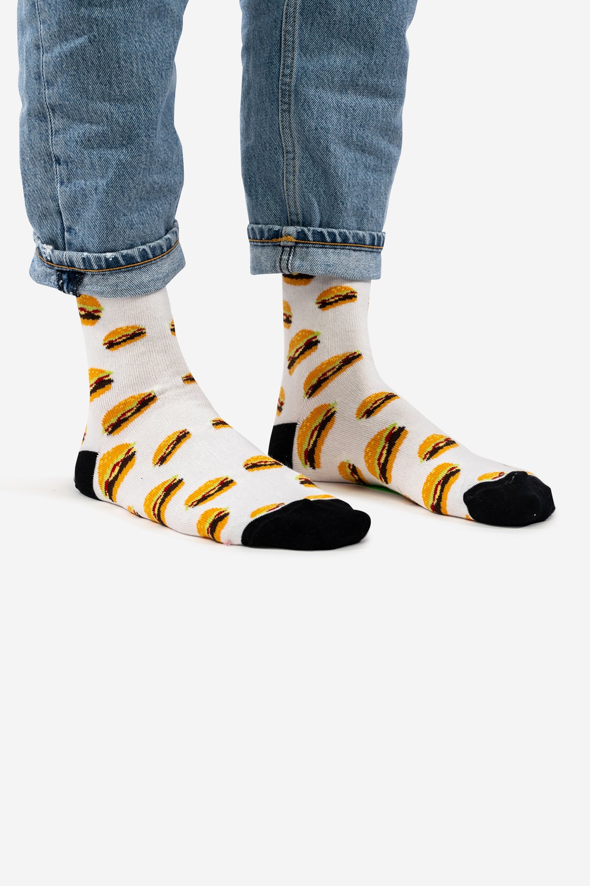 Mittellange, weisse Socken mit Burger-Muster. Vielseitig kombinierbar und ein tolles Geschenk für sie und ihn