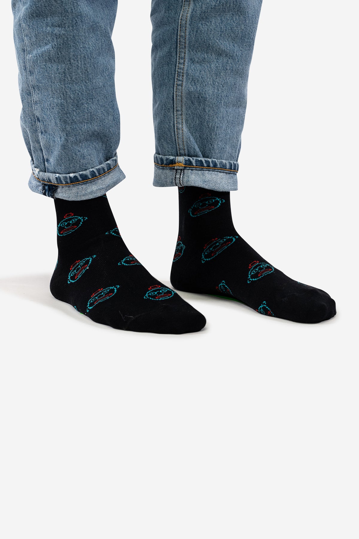 Schwarze DIE SCHMIEDE Socken mit Schmiedovski's Logo gemustert. Mittellang und in verschiedenen Grössen erhältlich