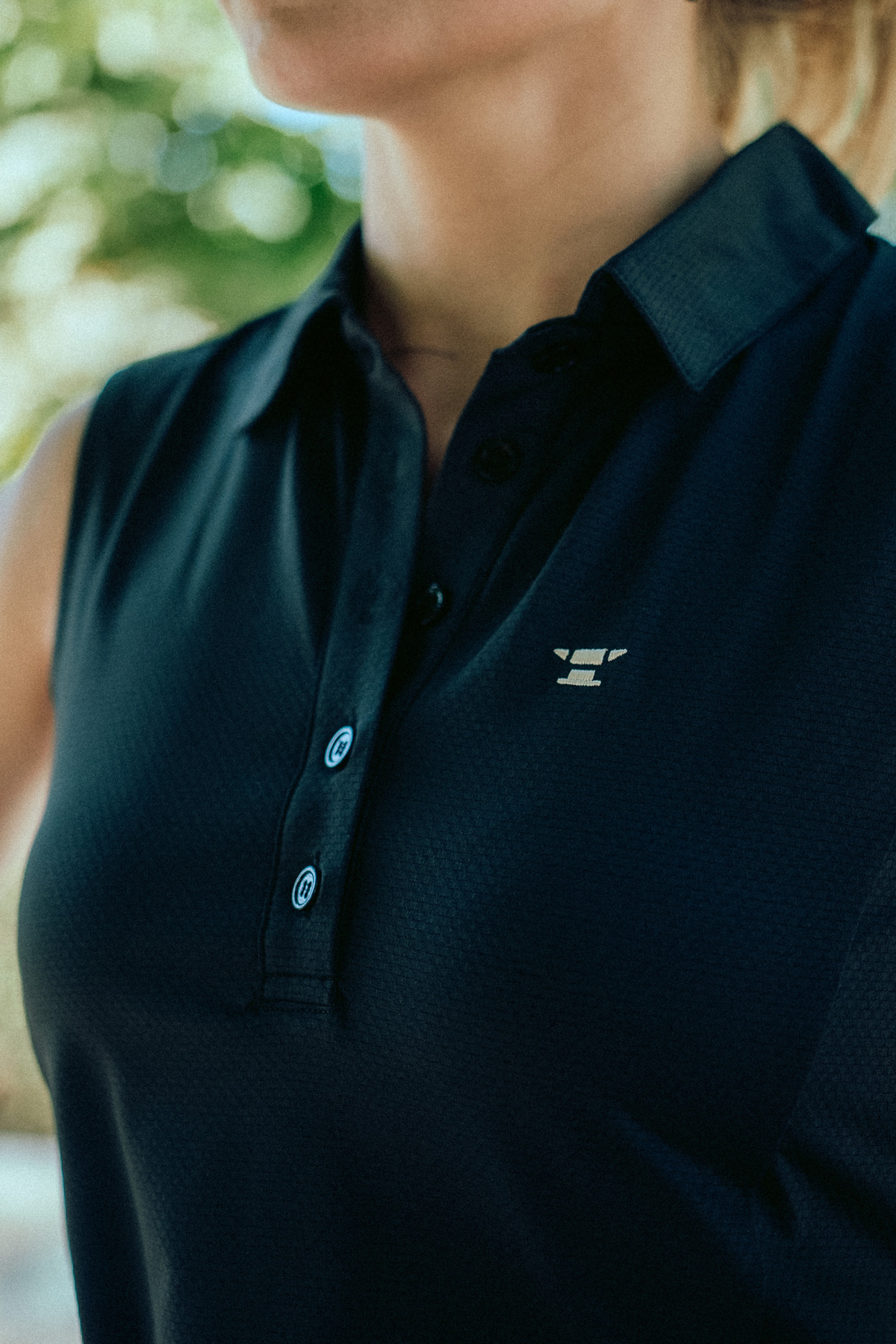 Sleeveless Performance Polo – Schwarz
