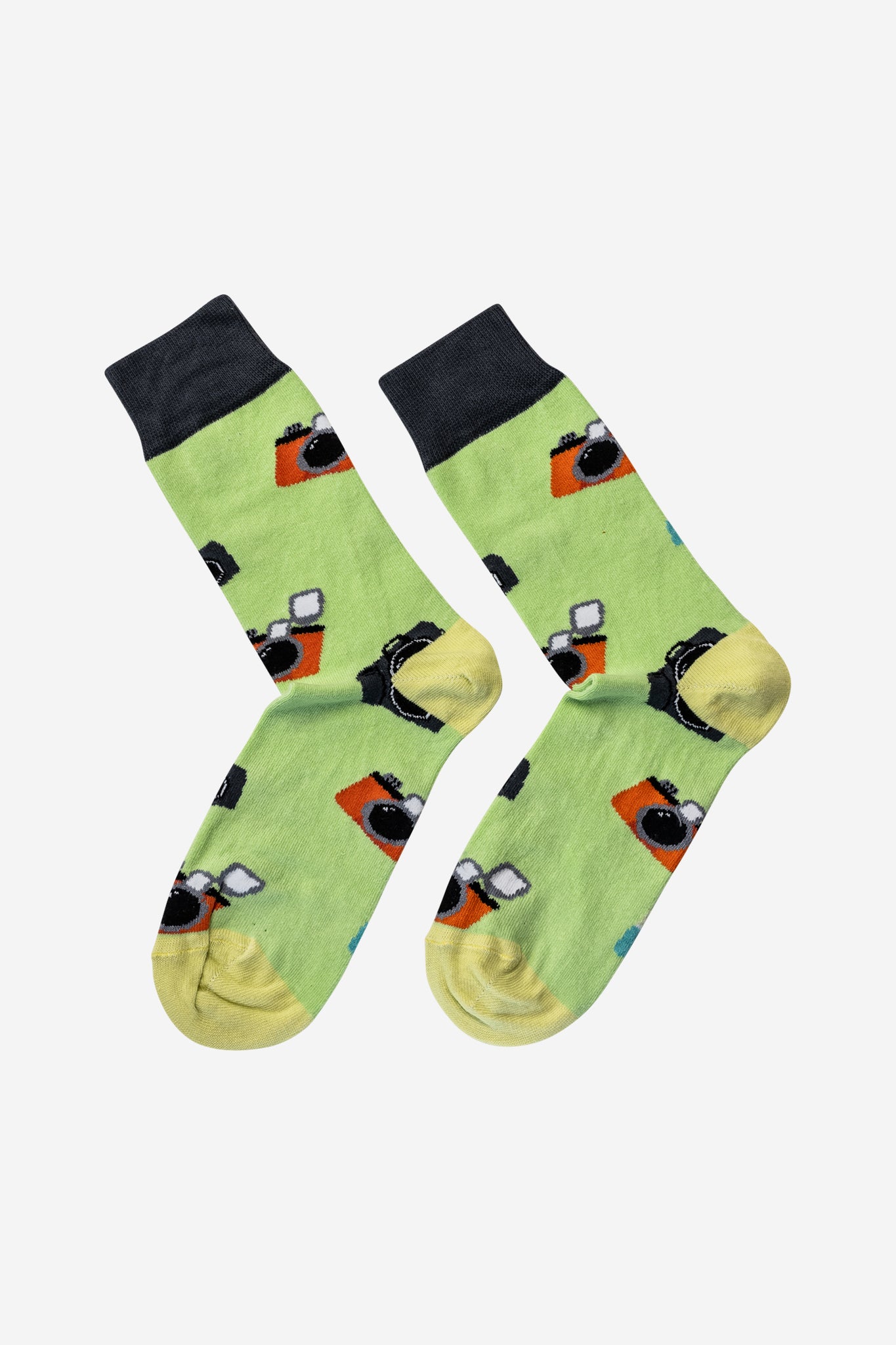 Socken mit Kamera-Motiv. Unisex Freizeit-Socken mit Kamera-Muster. Leuchtendes Grün, passt gut zu Jeans. Mittellang