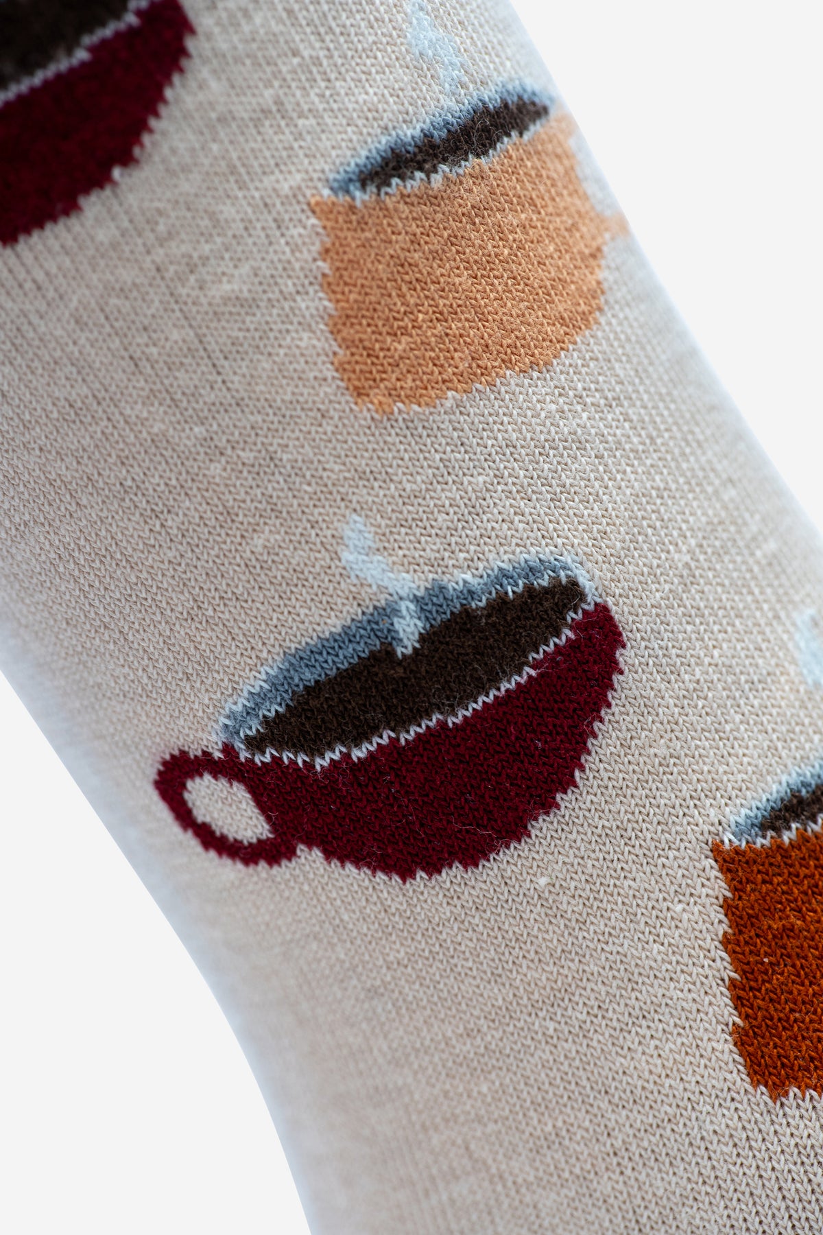 Hell- und dunkelbraune Socken mit Kaffee-Tassen. Tolle Geschenkidee für Damen und Herren. Unisex, mittellang